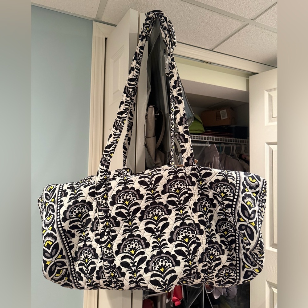 Vera Bradley Large duffle EUC